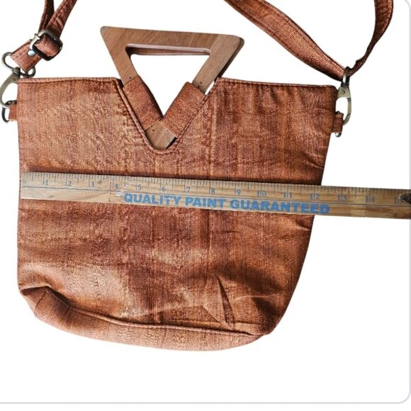 Stylish Modern Shoulder Bag With Wooden Handle NWOT Cloth Lightweight - Picture 14 of 15